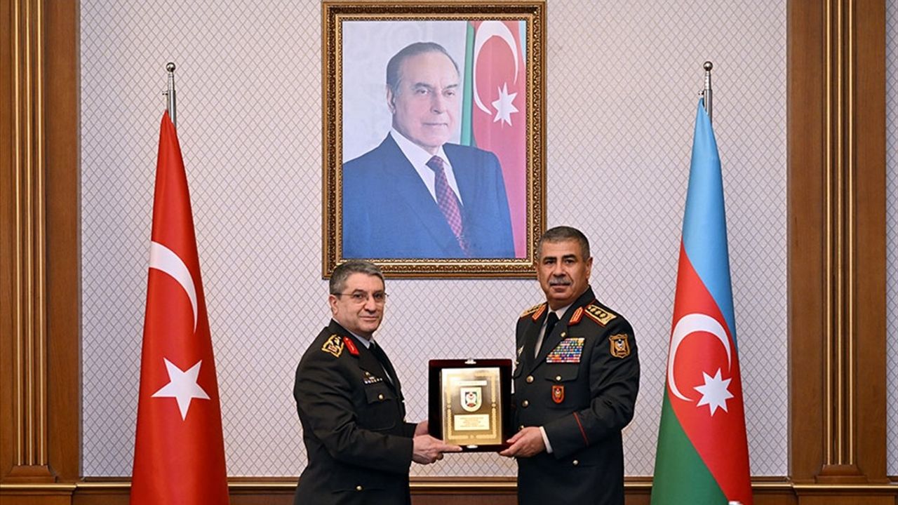 Genelkurmay Başkanı Bayraktaroğlu Azerbaycan'da: Hasanov ve Veliyev ile Askeri İşbirliği Görüşmeleri