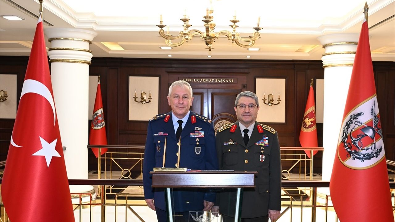 Genelkurmay Başkanı Bayraktaroğlu, Kara, Hava ve Deniz Kuvvetleri Komutanlarını Kabul Etti