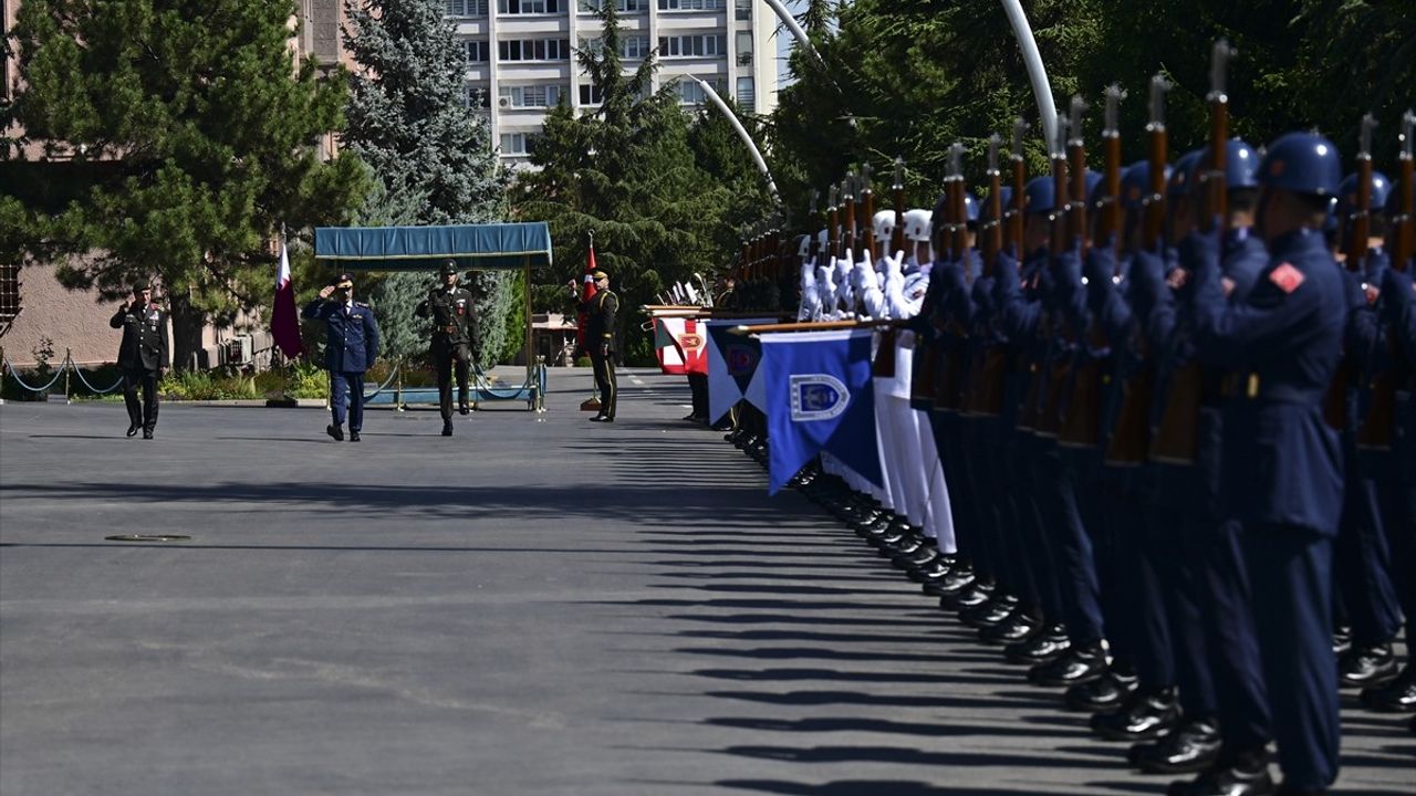 Genelkurmay Başkanı Bayraktaroğlu, Katar Genelkurmay Başkanı Al-Mannai'yi resmi törenle karşıladı