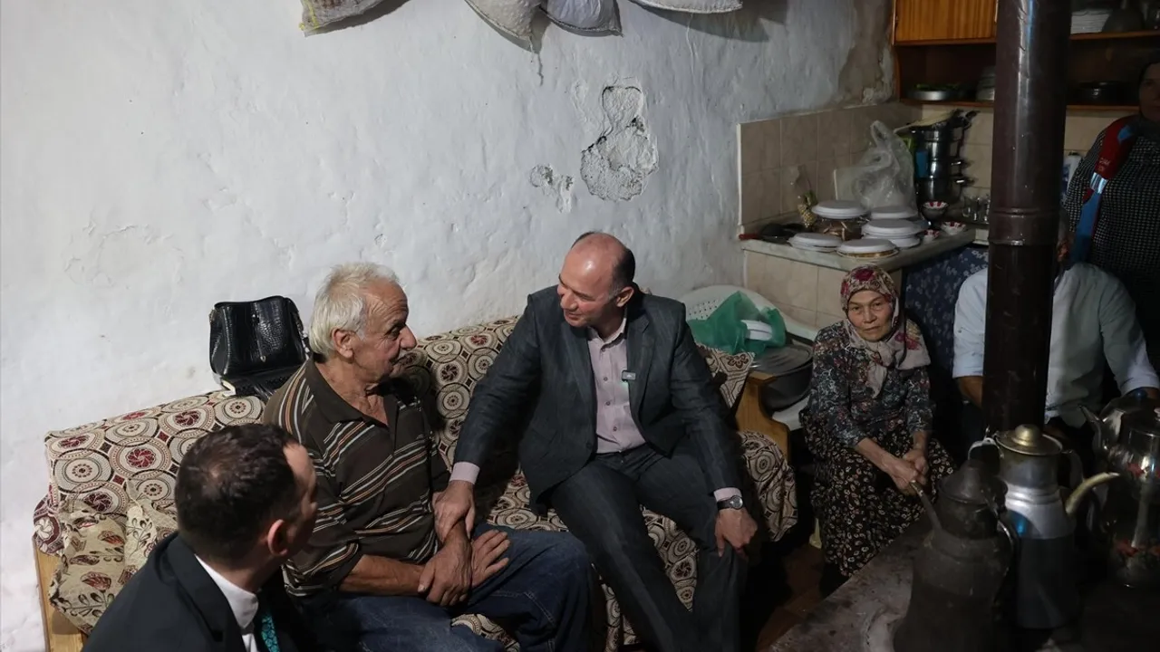 Giresun Valisi Serdengeçti, Çanakçı’daki şehit ailesine yeni ev sözü verdi