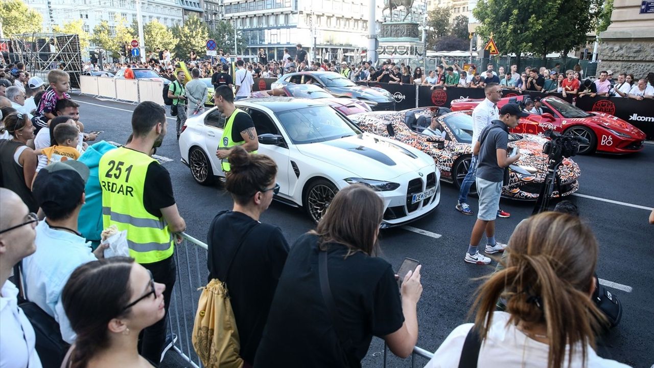 Gumball 3000 Rallisi Belgrad'a Ulaştı: Lüks Spor Otomobiller Cumhuriyet Meydanı'nda Sergilendi