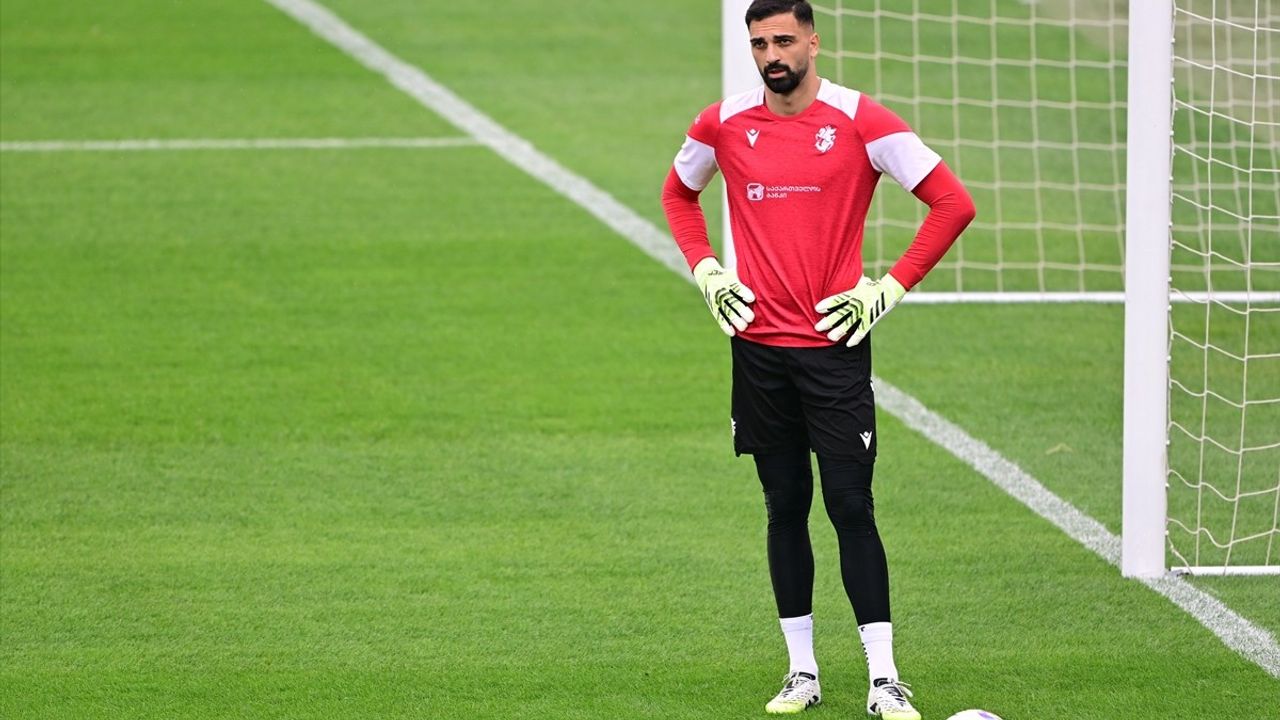 Gürcistan Milli Takımı, Türkiye Maçı Öncesi Hazırlıklarını Boris Paichadze Stadı'nda Tamamladı