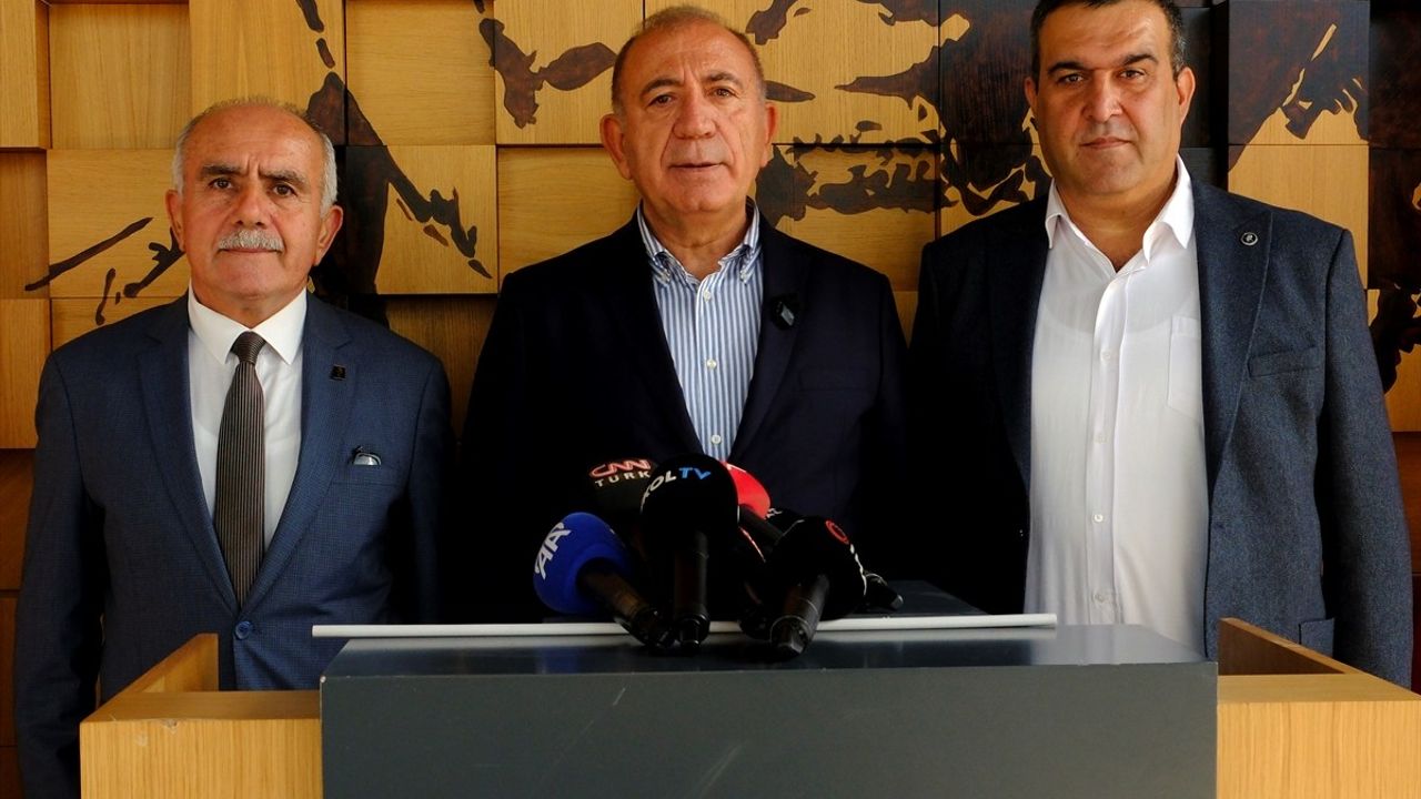Gürsel Tekin: Hala demirbaşlarımızı ve kasayı alamadık — CHP İstanbul İl Başkanlığı'ndan açıklama
