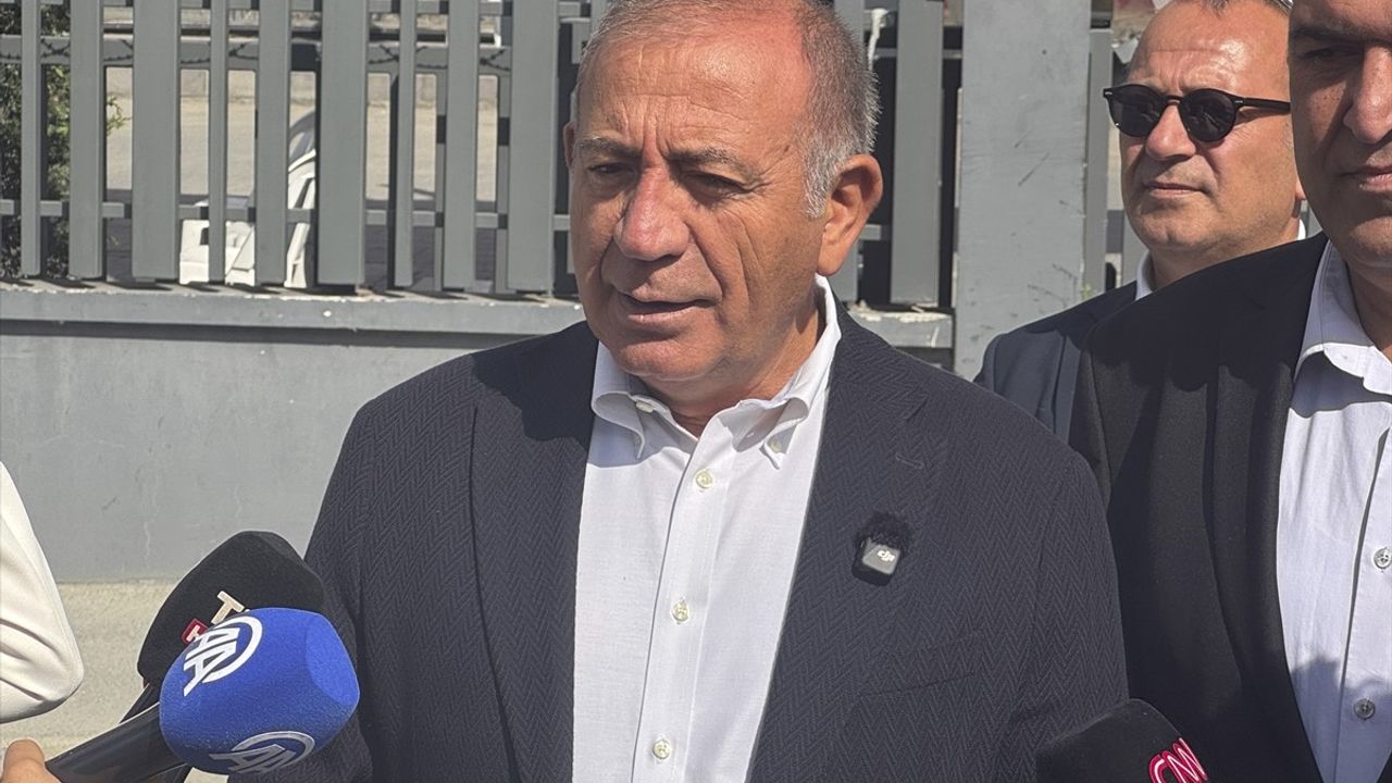 Gürsel Tekin: 'Suskunluğumuz CHP'nin kurumsal kimliğini korumaktır' — İstanbul İl Başkanlığı önünde açıklama