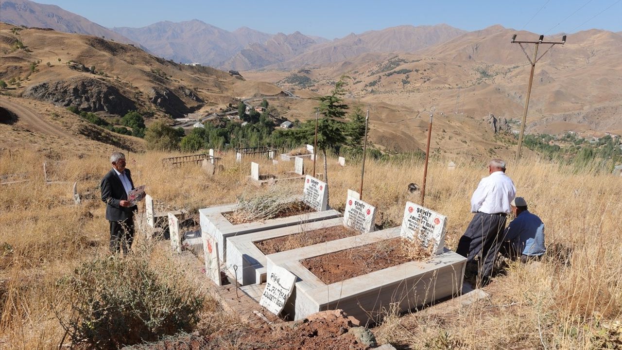 Hakkari'de 15. Yıl: 16 Eylül 2010'de Ölen 9 Kişi Mezarı Başında Anıldı