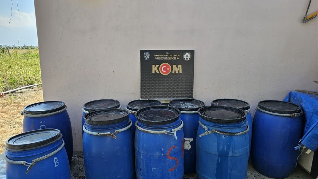 Hatay Arsuz'da 1035 litre sahte içki ele geçirildi, 2 şüpheli gözaltında