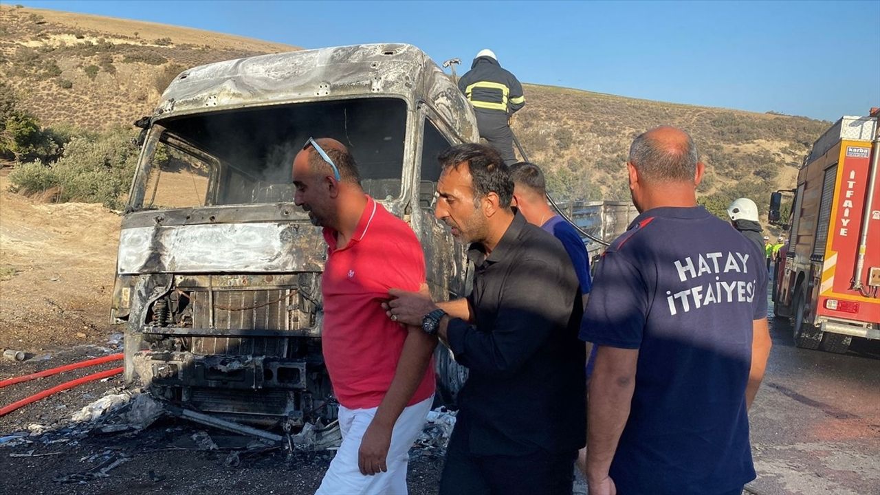 Hatay Belen'de seyir halindeki tırda çıkan yangın itfaiye ekiplerince söndürüldü