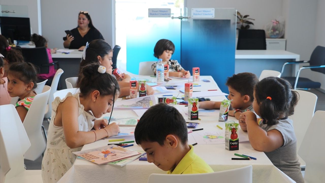 Hatay'da 'Aşina Yüzler' sergisi açıldı — Türkiye İş Bankası koleksiyonundan portreler Antakya'da