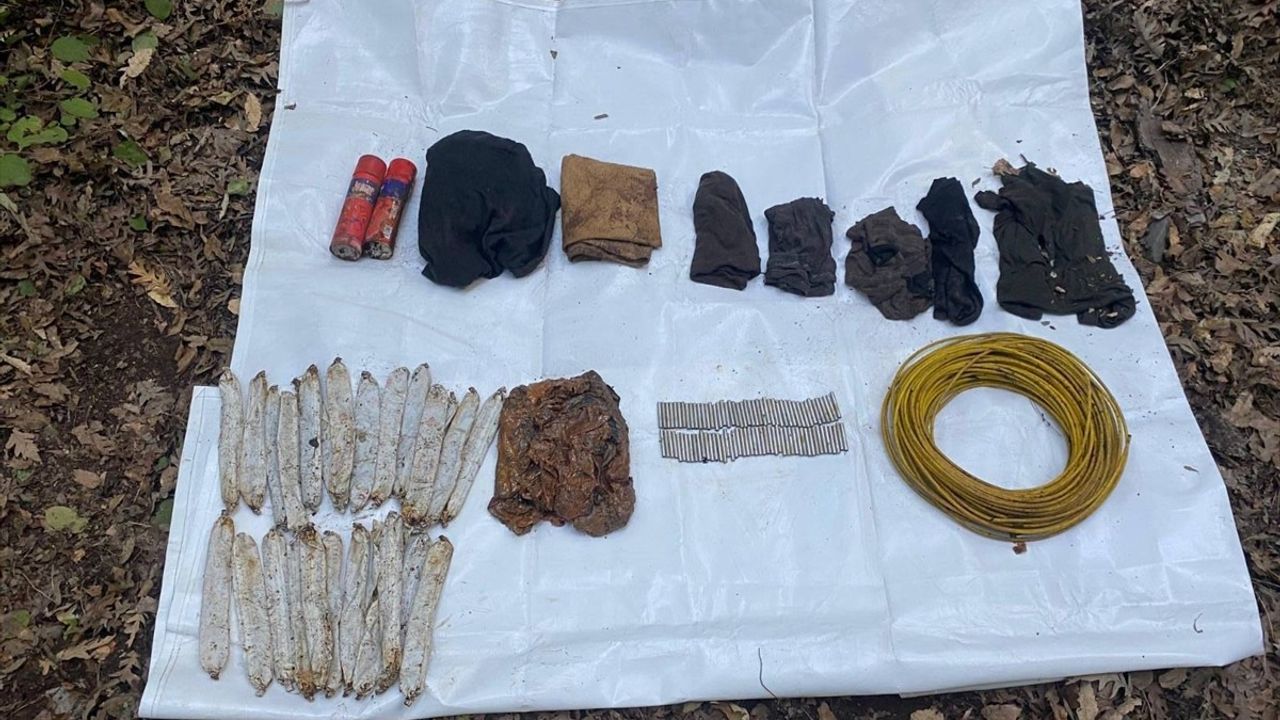 Hatay Dörtyol'da mağarada PKK/KCK mensuplarına ait patlayıcı ve yaşam malzemeleri ele geçirildi