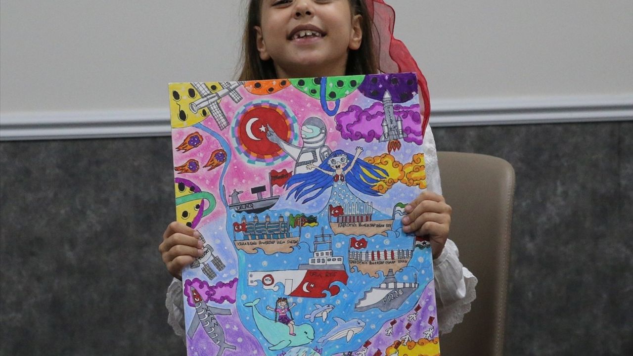 Hatay Valisi Mustafa Masatlı, TEKNOFEST Mavi Vatan Resim Yarışması Türkiye Birincisi Asya Alyanak'a Takdir Plaketi Verdi