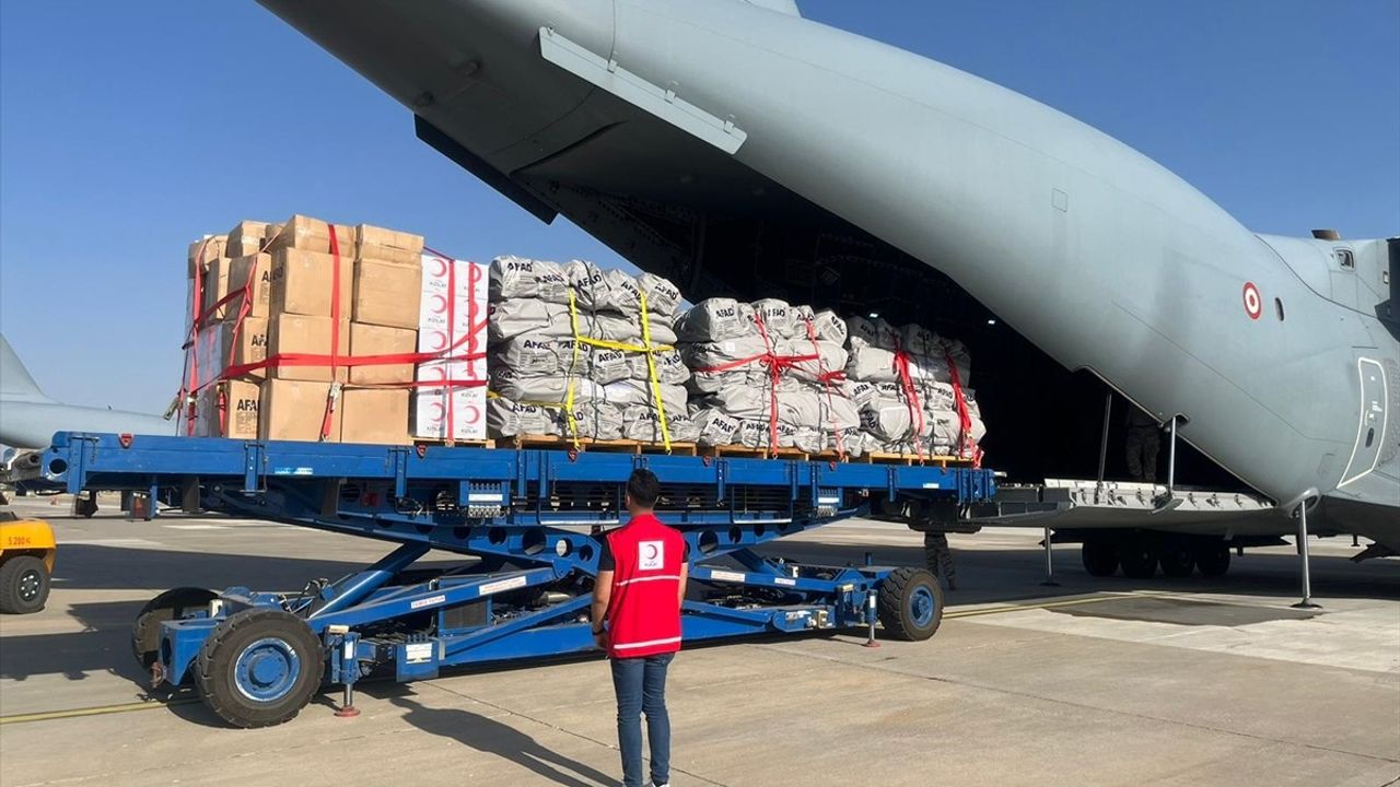 Hava Kuvvetleri, AFAD ve Kızılay yardımını taşıyan A400M uçağını Afganistan'a gönderdi