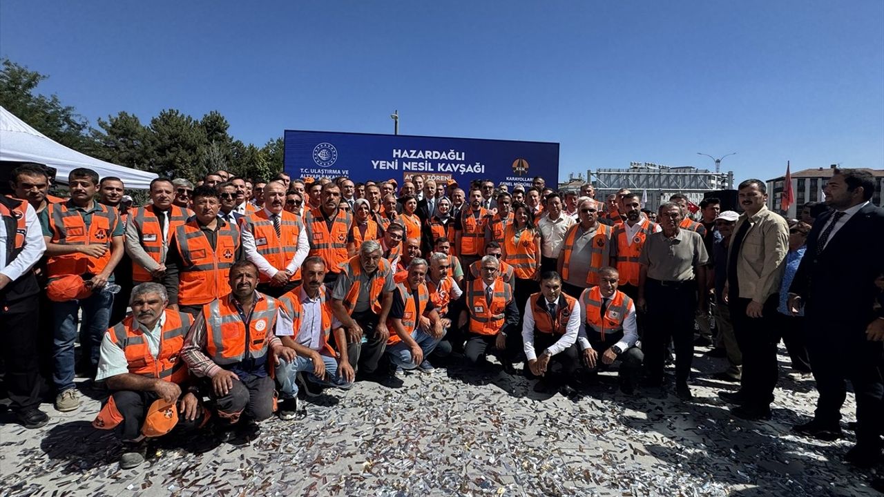 Hazardağlı Yeni Nesil Kavşağı hizmete açıldı: Uraloğlu projeyi modern ulaşım anlayışının örneği olarak tanımladı