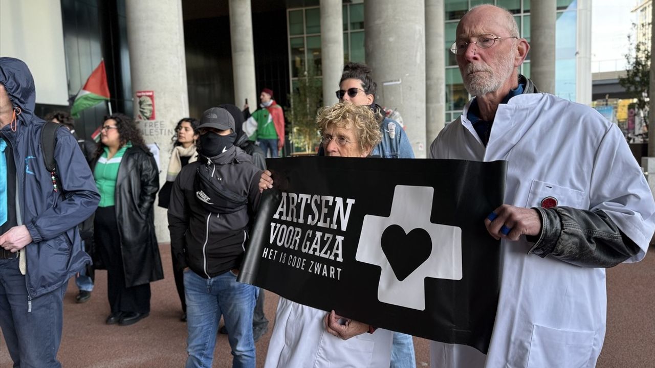 Hollandalılar Dışişleri Önünde Küresel Sumud Filosu'ndaki Vatandaşların Korunmasını Talep Etti