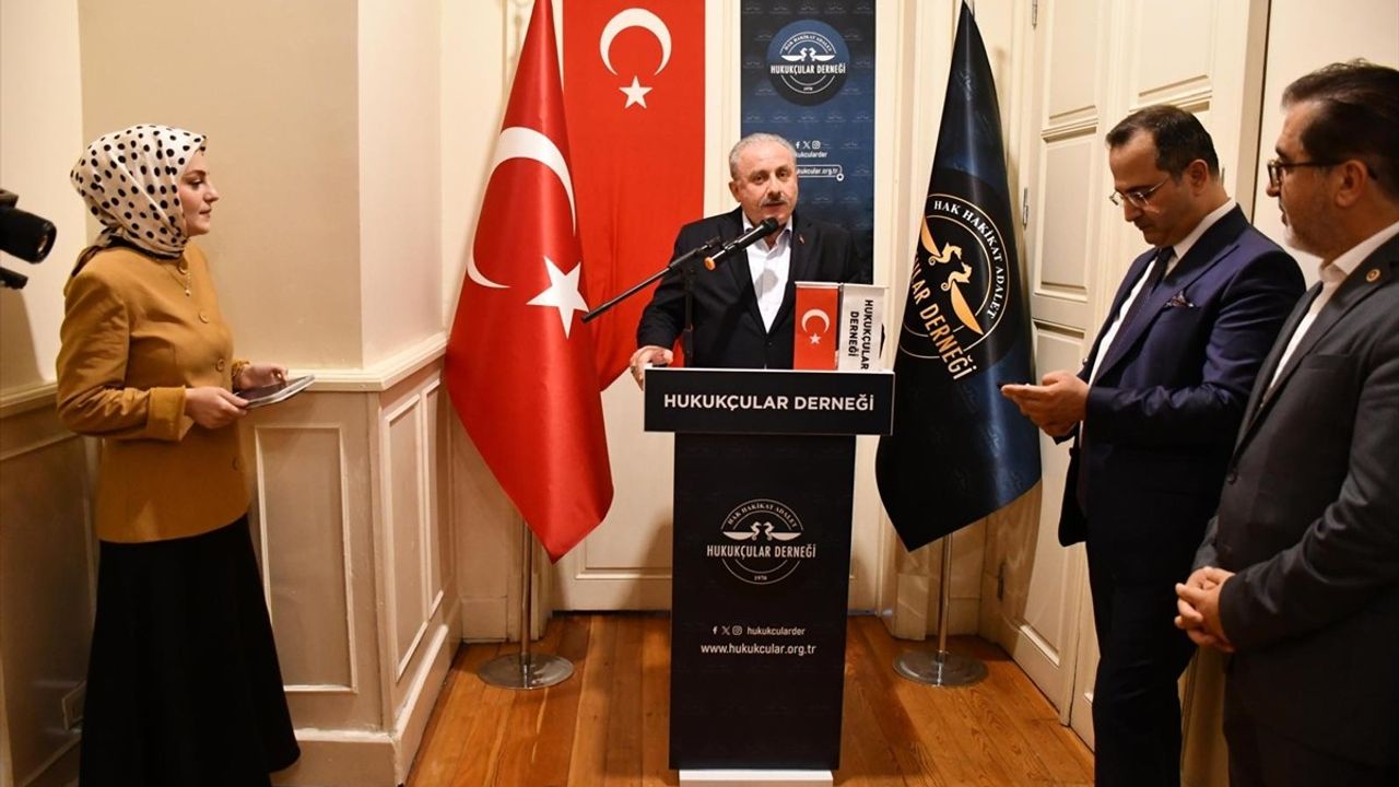 Hukukçular Derneği, 2025-2026 Adli Yılı Açılış Programını İstanbul'da Düzenledi