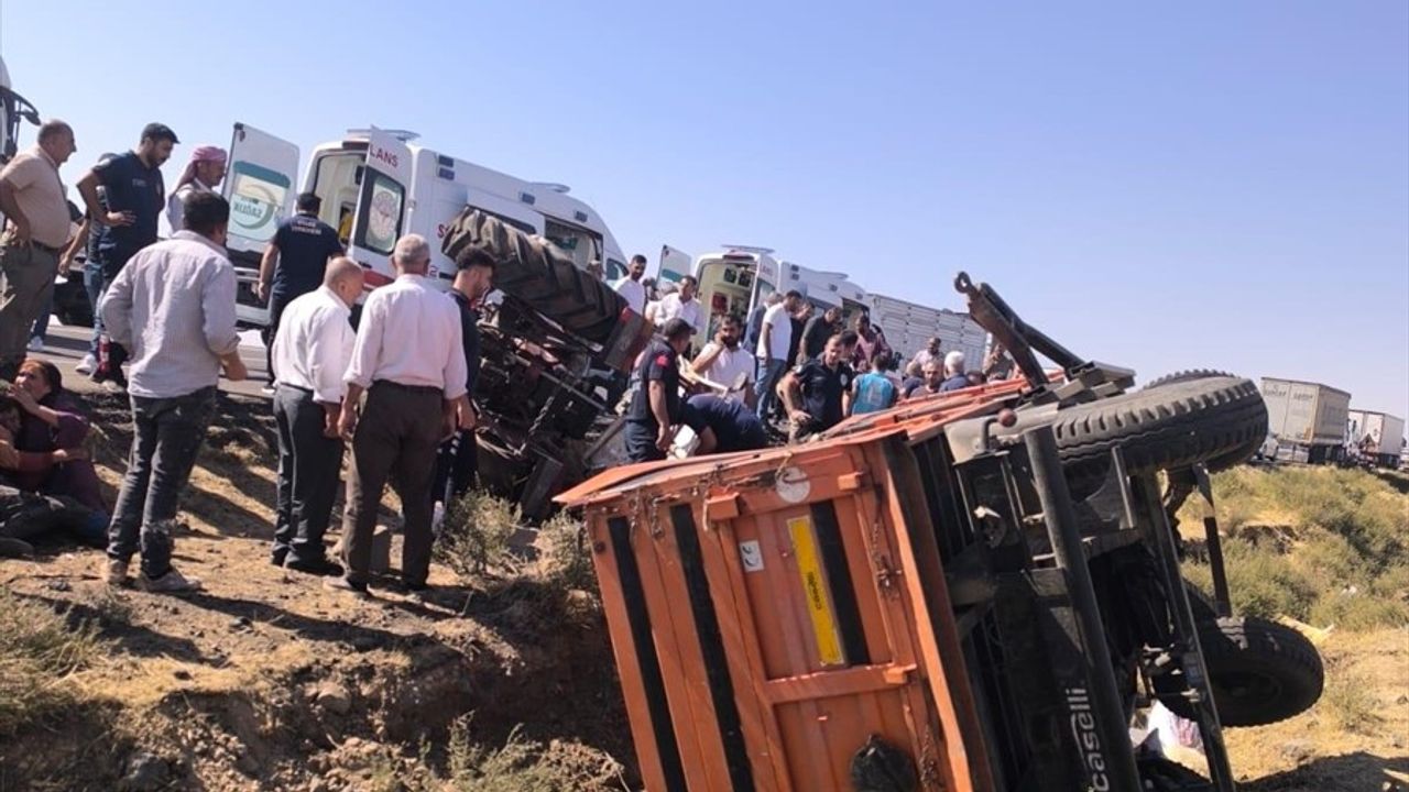 İdil'de traktör devrildi: Römork altında kalan kişi yaşamını yitirdi
