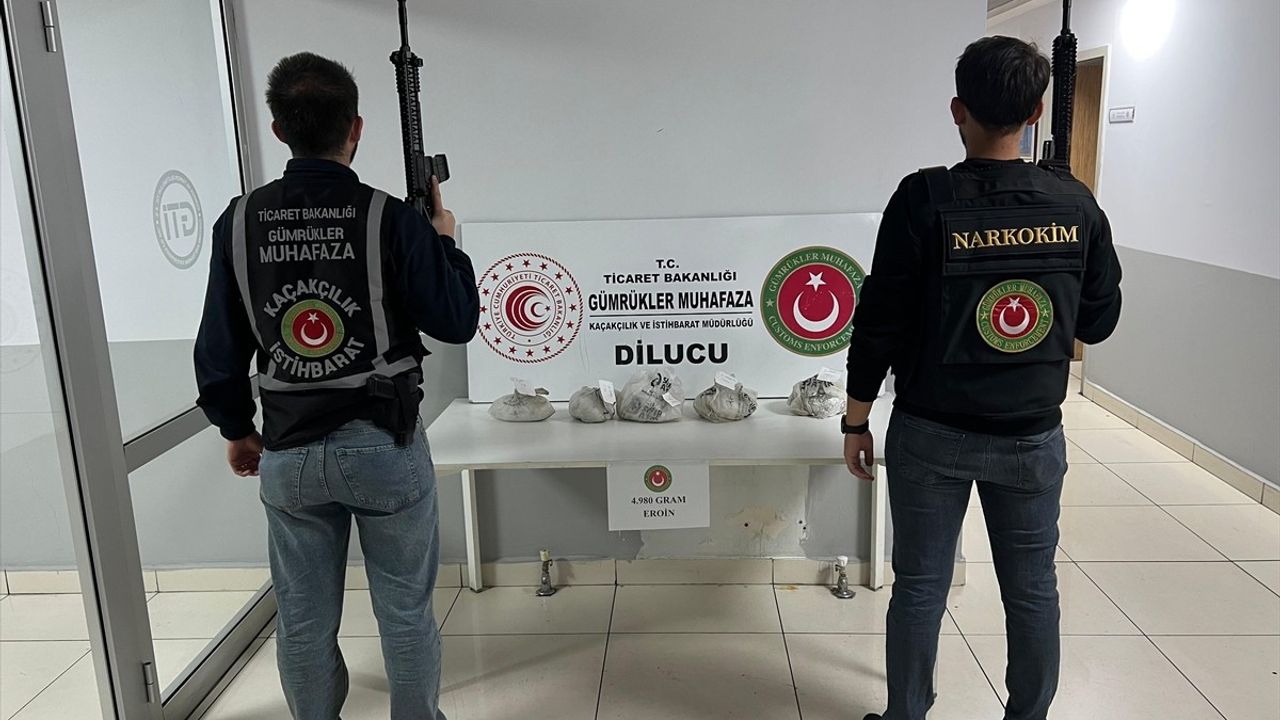 Iğdır'da Dilucu Gümrük Kapısı'nda İran'dan Gelen Tırda 4 Kilo 980 Gram Eroin Ele Geçirildi