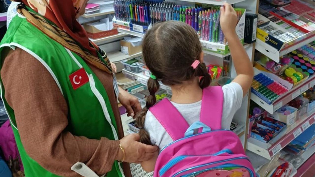 İHH'nin 'Bir Kırtasiye Bin Mutluluk' projesi 16 bin 530 öğrenciyi hedefliyor