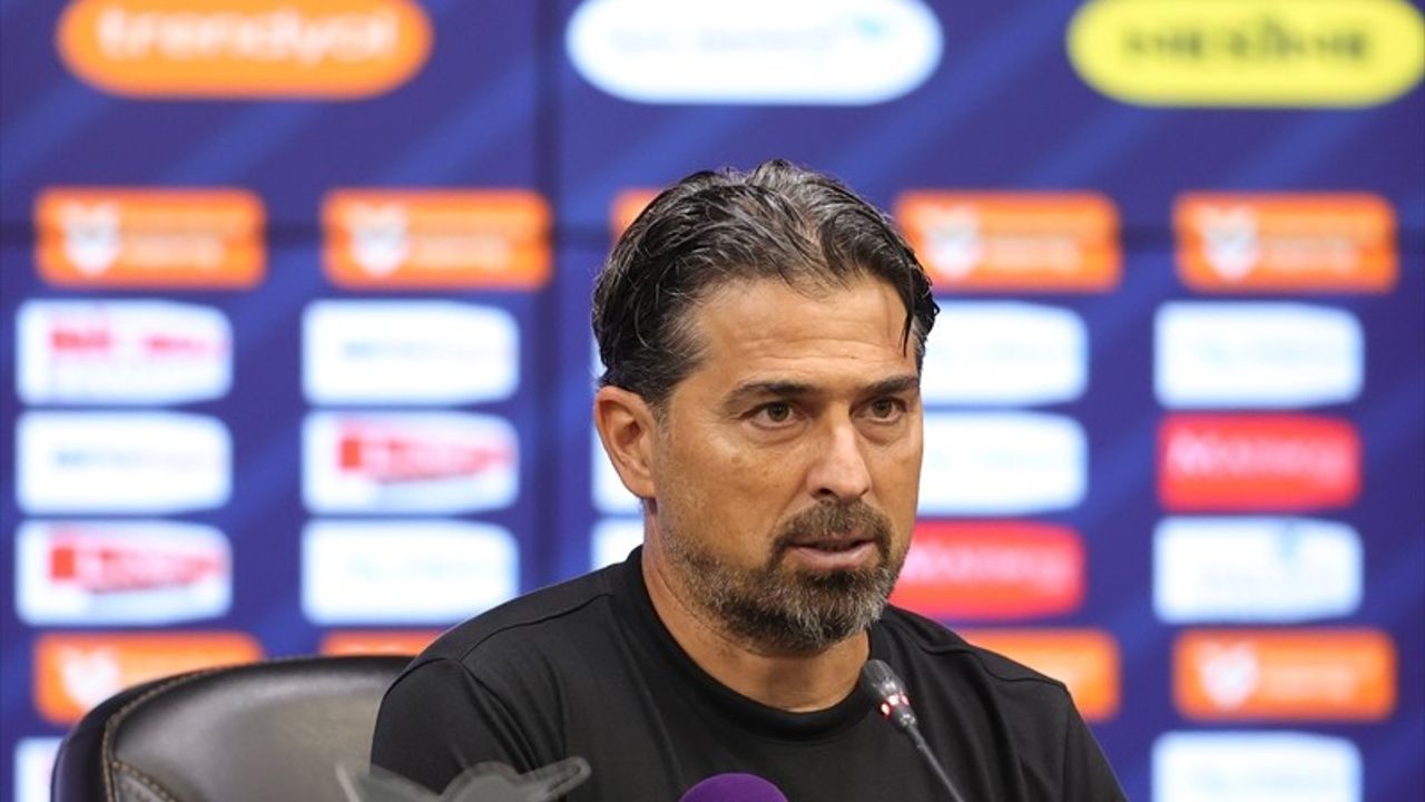 İlhan Palut: Kocaelispor maçından alınan 1 puanı kazanç olarak görüyoruz