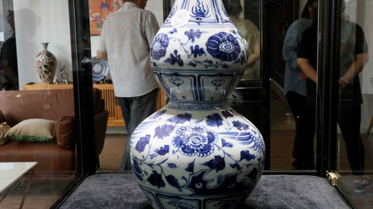 İpek Yolu'nun Mirası Pekin'de: Yüen ve Erken Ming Dönemi Mavi-Beyaz Çin Porselenleri Sergisi