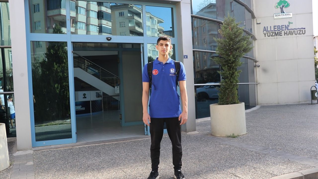 İşitme Engelli Milli Yüzücü Mehmet Bulut, 2025 İşitme Engelliler Yaz Olimpiyatları'nda Türkiye'yi Temsil Edecek