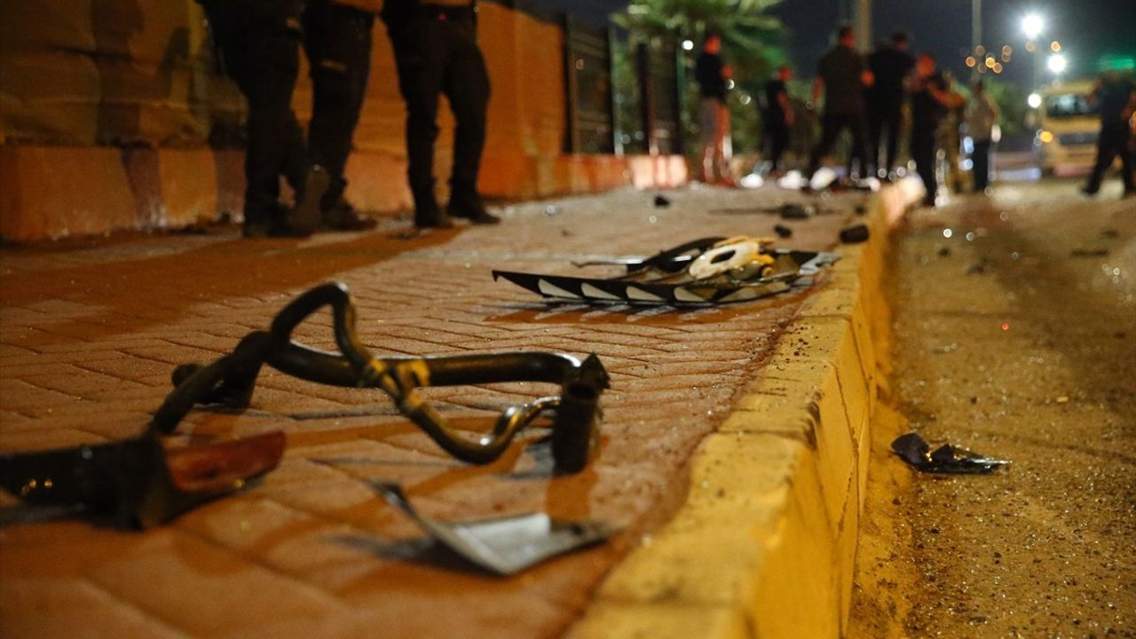 İskenderun'da otomobil kaldırımda yürüyenlere çarptı: 3 ölü, 3 yaralı