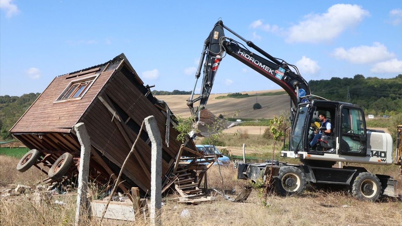 İSKİ, Arnavutköy Terkos Havzası'nda 17 zararlı yapıyı yıktı