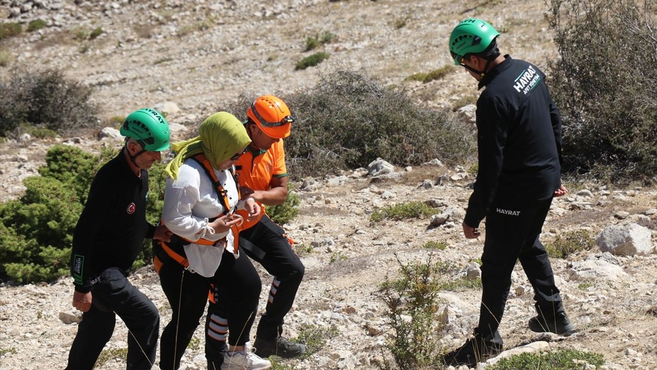 Isparta Davraz'ta Türkiye'nin İlk Ulusal Teleferik ve Doğada Arama-Kurtarma Tatbikatı Gerçekleştirildi