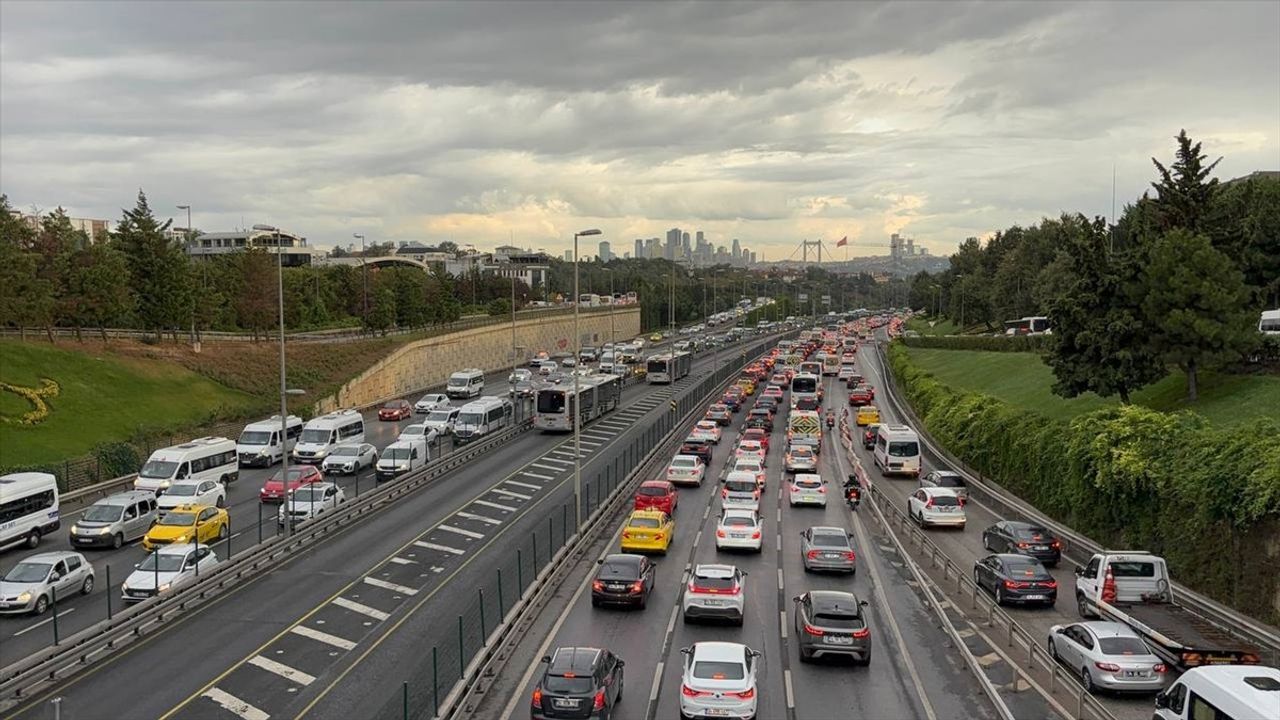 İstanbul'da 2025-2026 Eğitim-Öğretim Yılı İlk Günü: Sabah Trafik Yoğunluğu