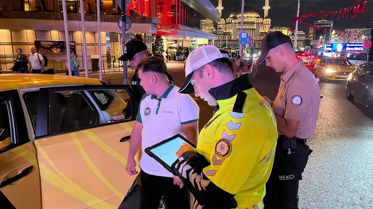 İstanbul'da 'Huzur' Uygulaması: Fatih, Kadıköy ve Beyoğlu'da Eş Zamanlı Denetimler