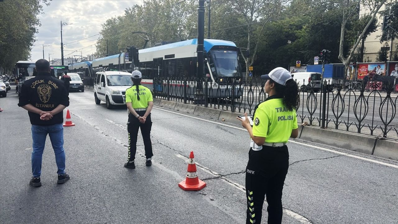 İstanbul'da okul çevrelerinde denetim: Emniyet Müdürlüğü ekiplerinden güvenlik ve trafik kontrolleri