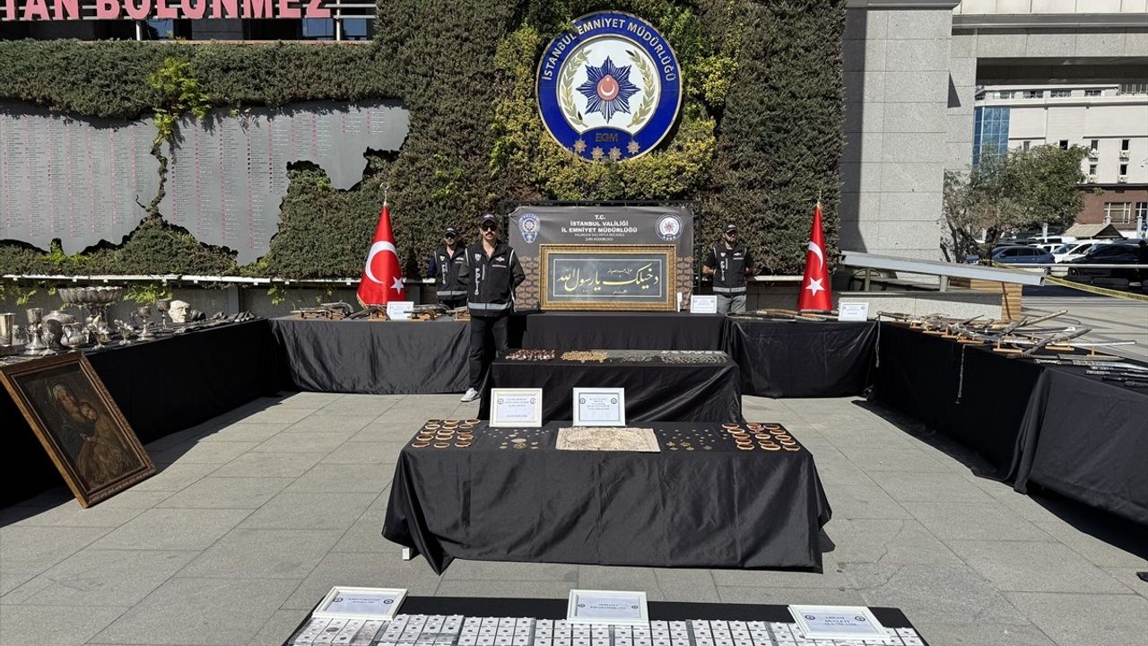 İstanbul'da tarihi eser operasyonları: 15 şüpheli yakalandı, binlerce obje ele geçirildi