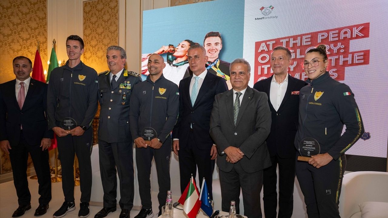 İtalya Başkonsolosluğu'nda 'MeeTürkItaly' paneli: Montella'ya 'İtalyan Spor Elçisi' ödülü