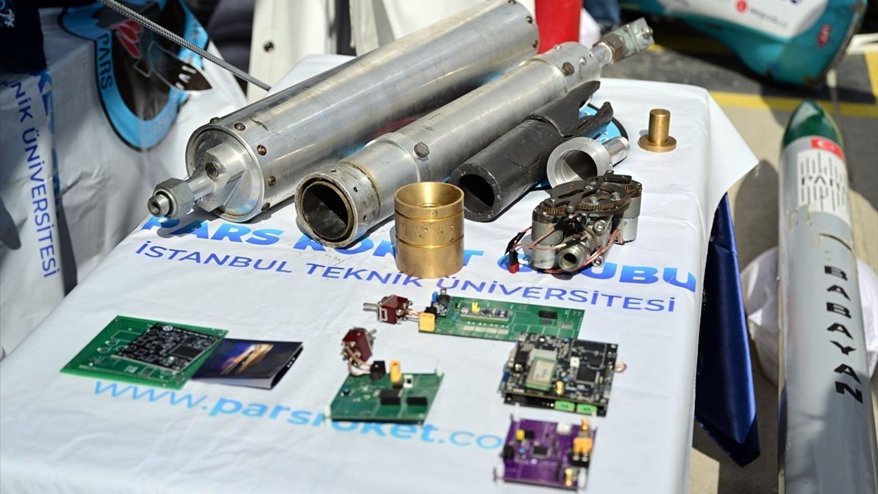 İTÜ PARS Roket Grubu, geliştirdiği model roketleri TEKNOFEST’te tanıttı