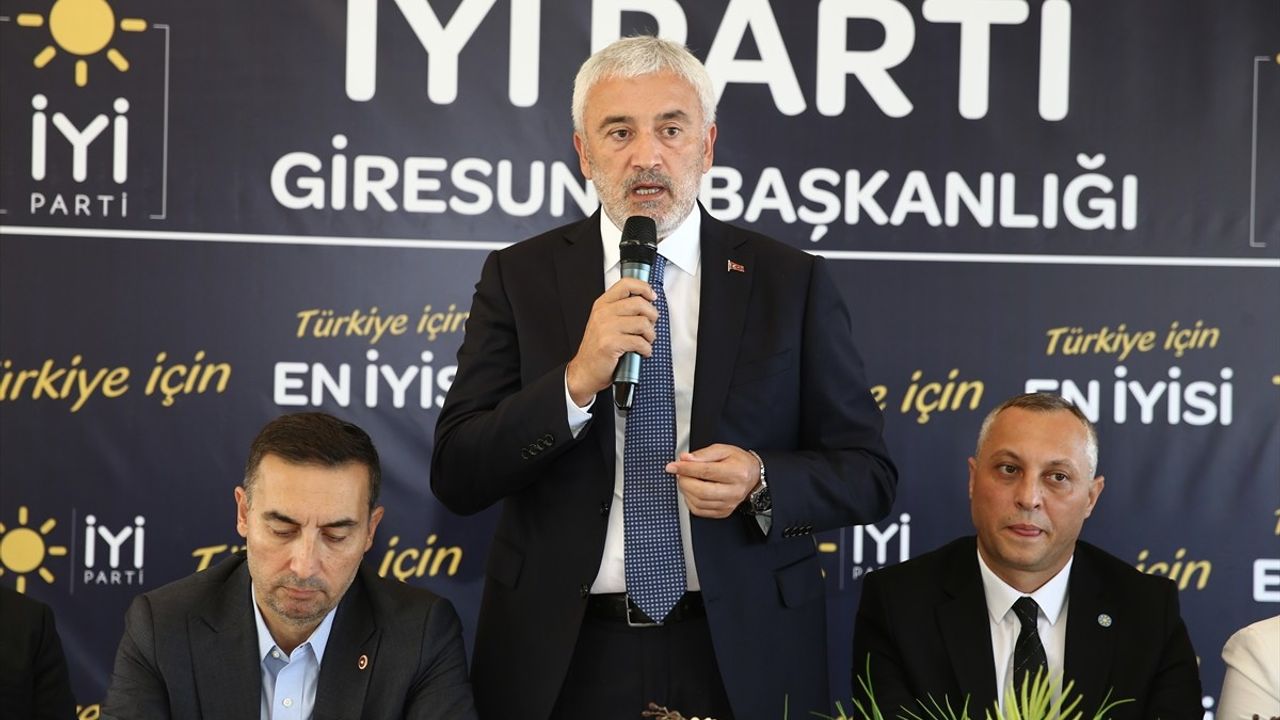 İYİ Parti Genel Başkan Yardımcısı Enver Yılmaz Giresun'da Basın Toplantısı Düzenledi