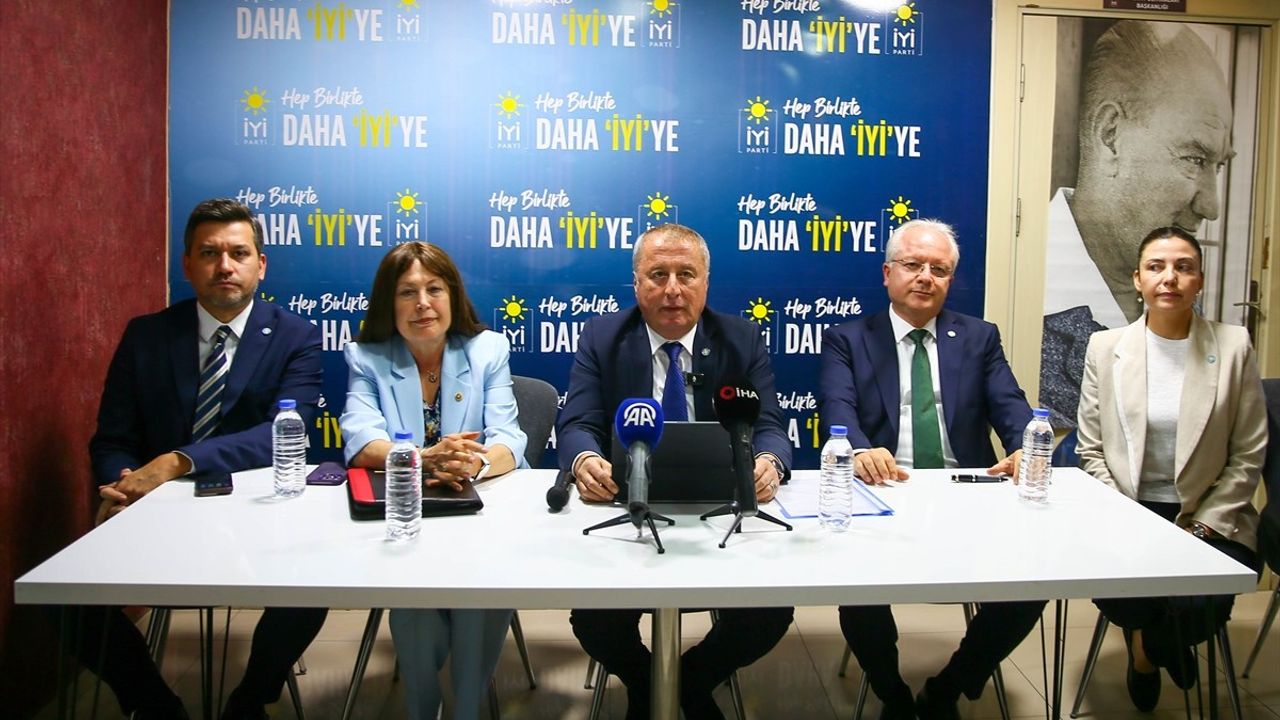 İYİ Parti Genel Başkan Yardımcısı Hakan Şeref Olgun'un Uşak ziyareti: Su sorunu ve üretim riski