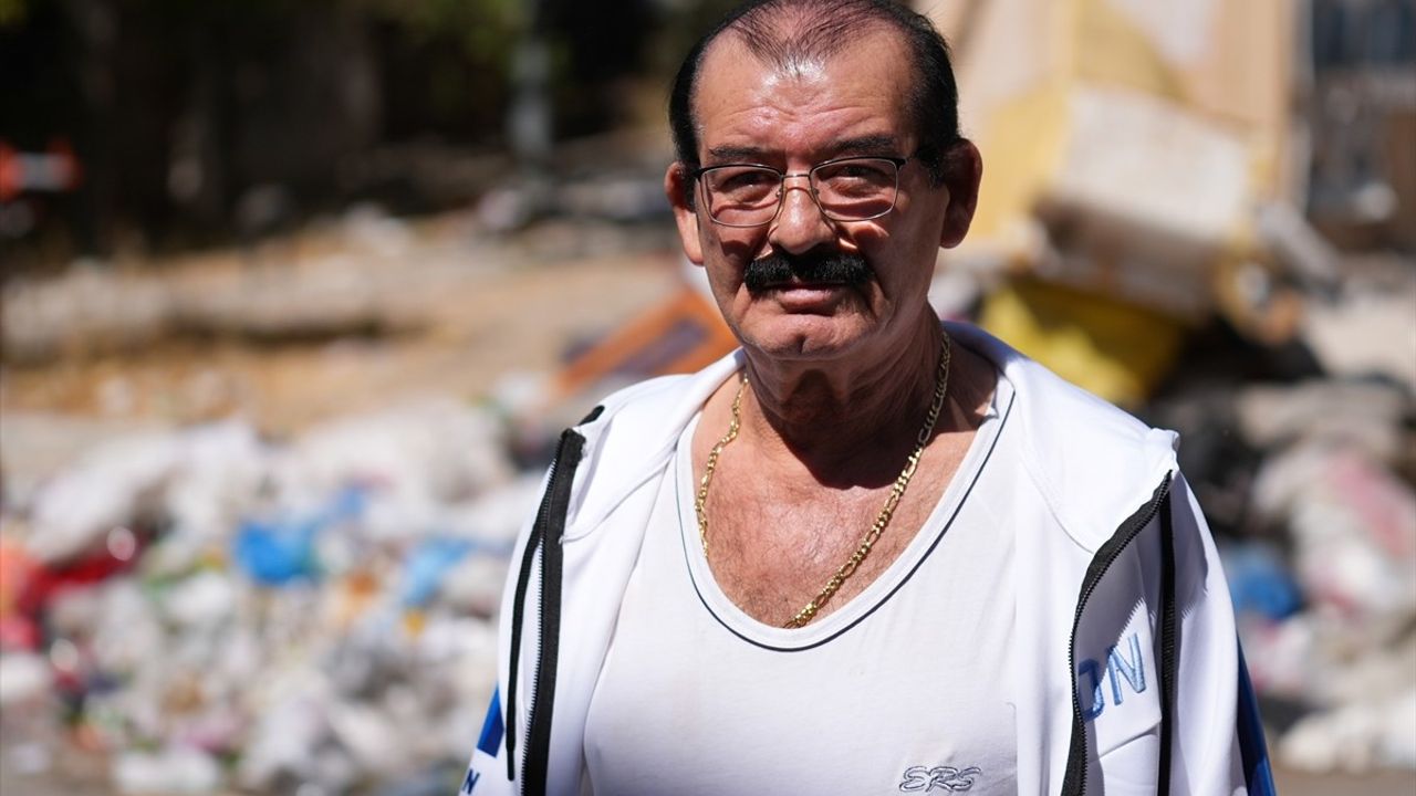 İzmir Buca'da çöplerin toplanmaması vatandaşta tepki yarattı