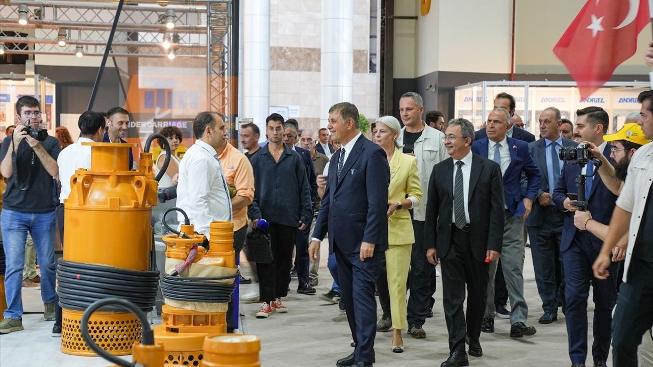 İzmir'de 11. Uluslararası Madencilik, Doğal Kaynaklar ve Teknolojileri Fuarı (MINEX) açıldı