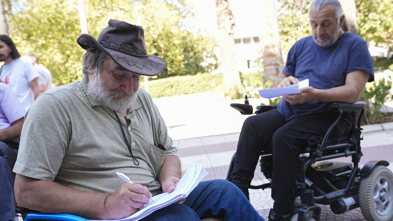 İzmir'de engelliler ulaşımda kesintisiz erişim talebiyle İzmir Büyükşehir Belediyesi'ne dilekçe verdi