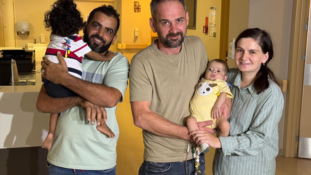İzmir'de karaciğer nakli: Libya ve Gürcistan'dan gelen 2 bebek anne-baba nakilleriyle sağlığına kavuştu