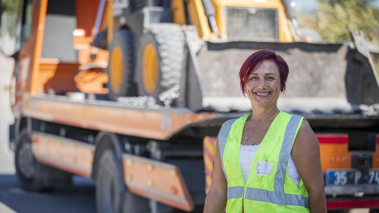 İzmir'de Munise Demirer: 53 yaşında belediyenin kadın çekici operatörü