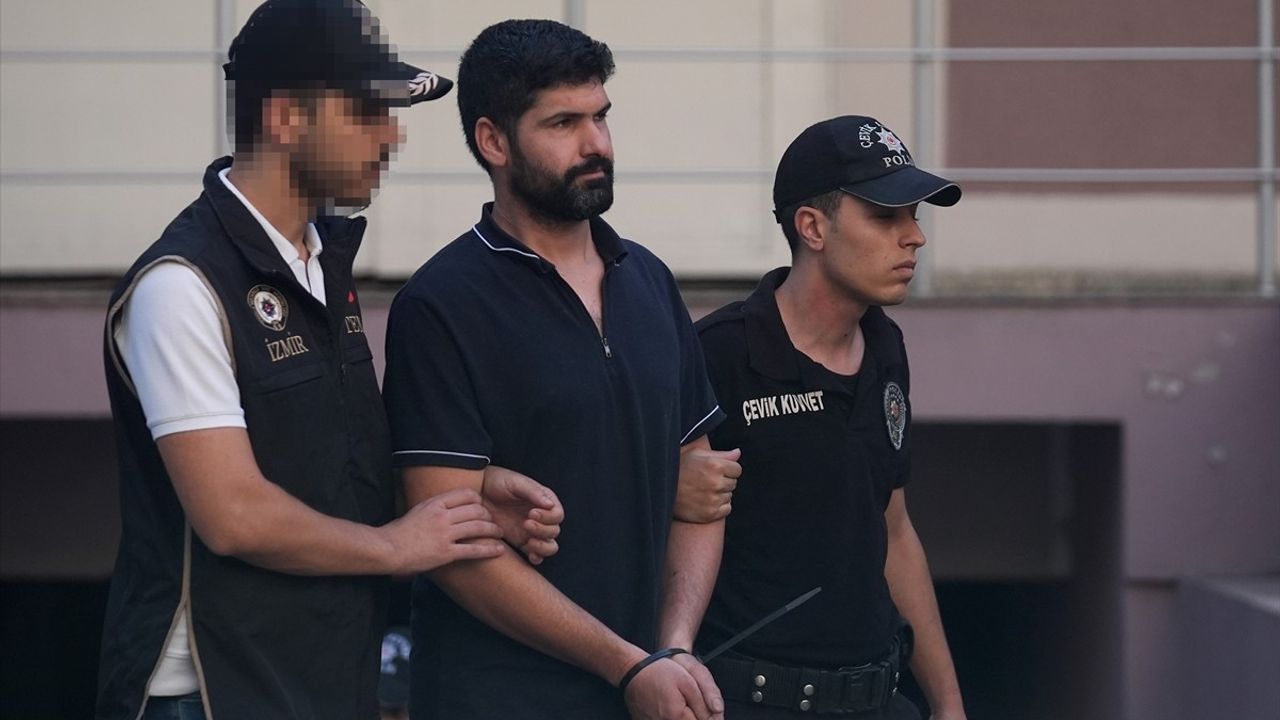 İzmir'de polis merkezine silahlı saldırı: E.B. ve 11 şüpheli adliyeye sevk edildi