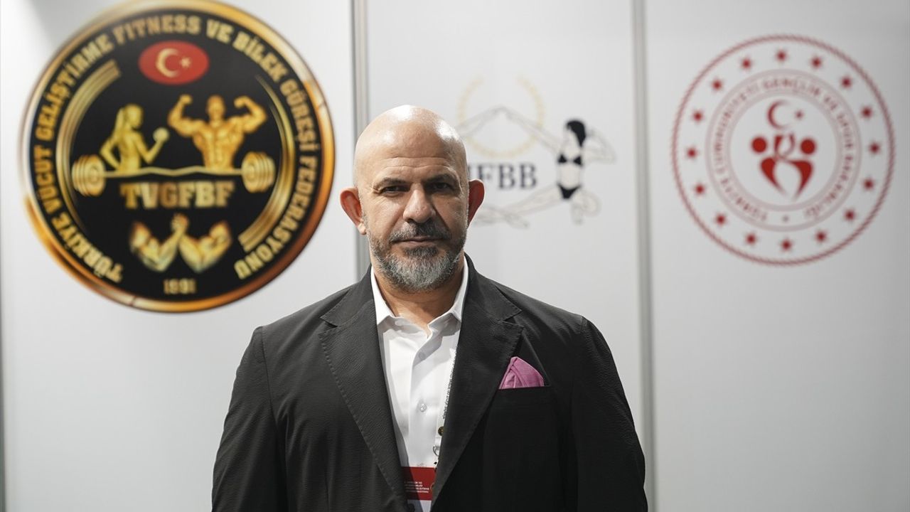 İzmir'de Türkiye Vücut Geliştirme ve Fitness Şampiyonası başladı