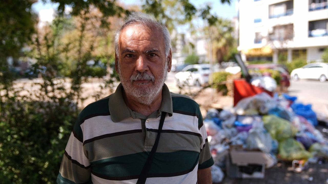 İzmir Karşıyaka’da çöp toplama aksadı: Vatandaşlardan koku ve hijyen tepkisi