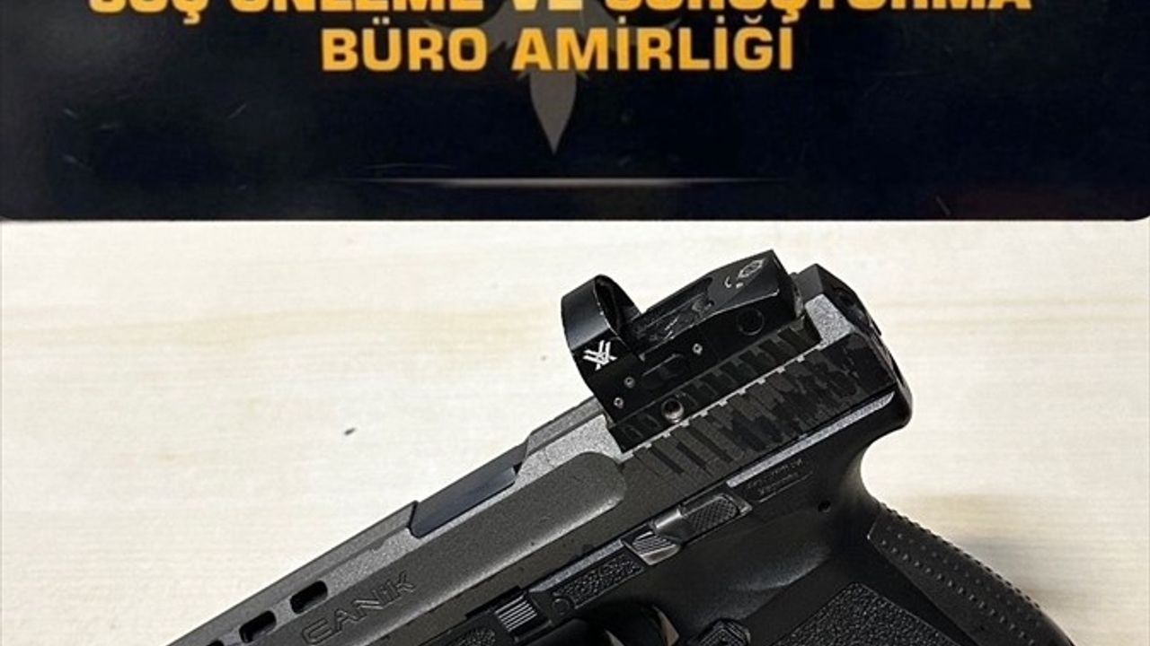 İzmir Konak'ta uyuşturucu ve silah kaçakçılığı operasyonu: 2 zanlı tutuklandı