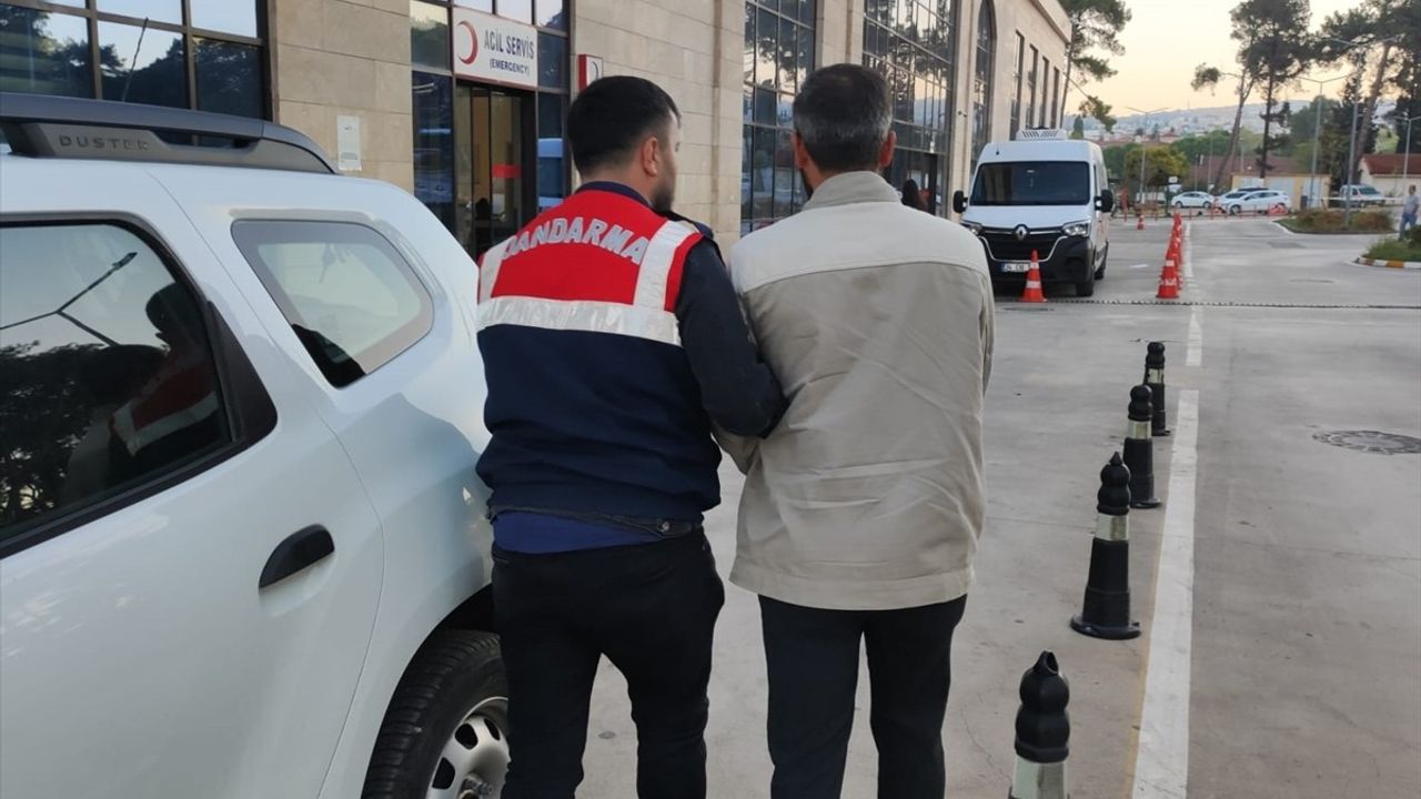 İzmir merkezli FETÖ operasyonunda 35 şüpheli gözaltına alındı