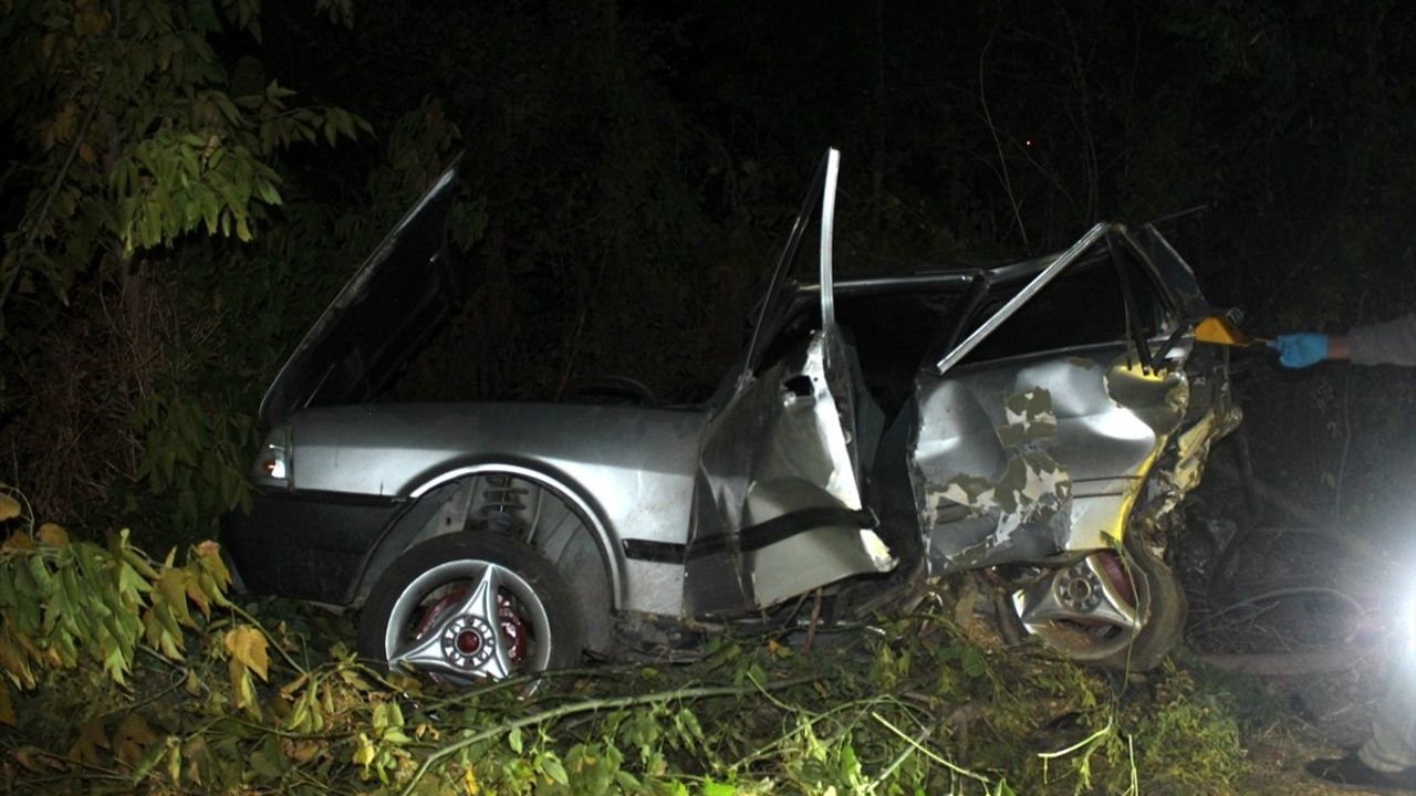 İzmir Ödemiş'te kamyonet ile otomobil çarpıştı: 1 ölü, 8 yaralı