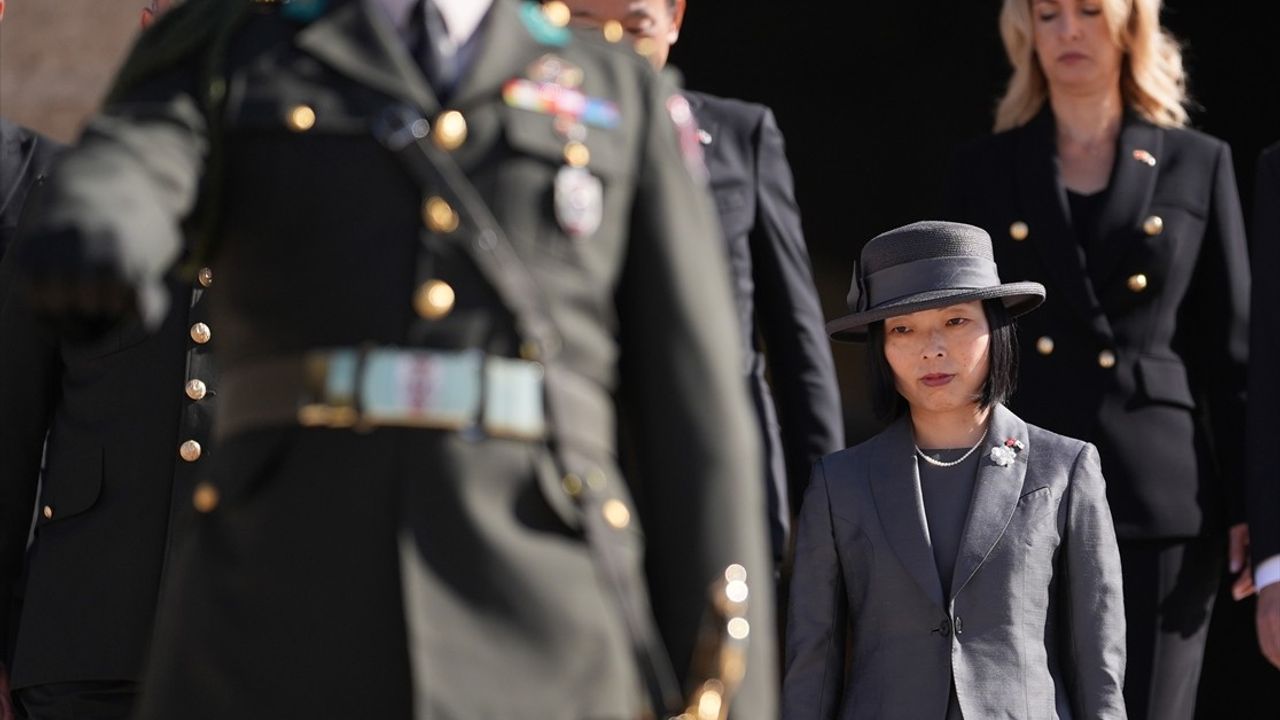 Japonya Altes Prensesi Akiko Mikasa Anıtkabir'i ziyaret etti