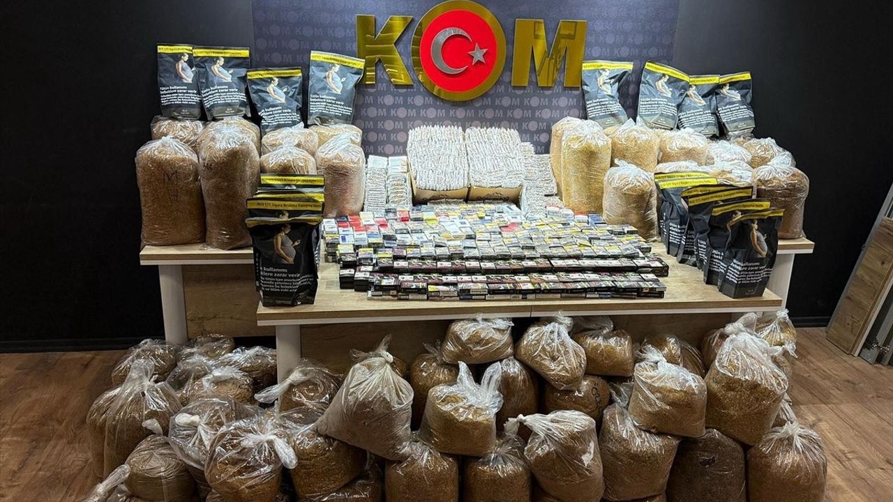 Kahramanmaraş'ta kaçak sigara operasyonu: 11 şüpheli gözaltında, 1400 paket ve 280 kg tütün ele geçirildi