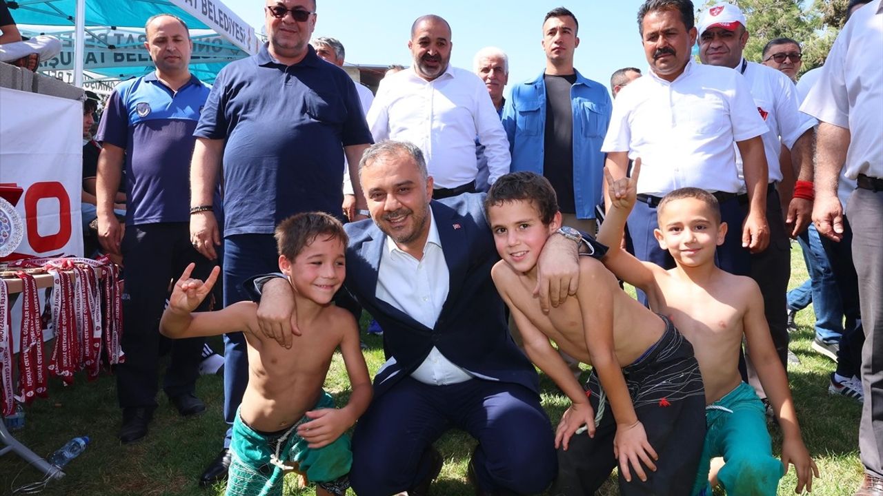 Kahramanmaraş’ta Uluslararası Hartlap Karakucak Güreş Festivali düzenlendi — Mustafa Nejedi başpehlivan oldu