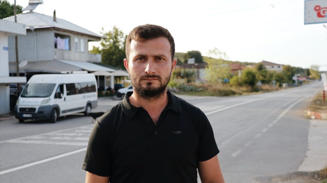 Kandıra'da otomobilin yayaya çarpma anı iş yeri kamerasında kaydedildi